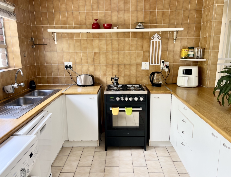 4 Bedroom Property for Sale in Plattekloof Glen Western Cape